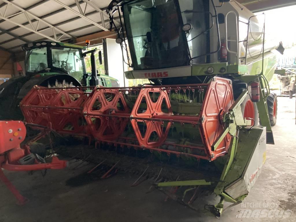 CLAAS Tucano 320 聯合收穫機
