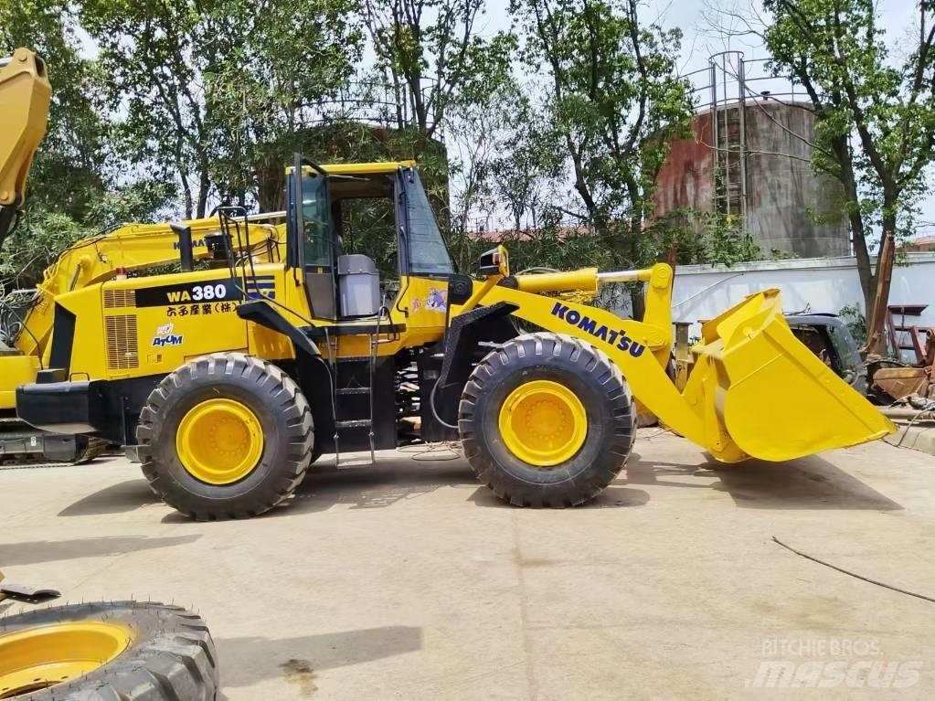 Komatsu WA 380 輪胎式裝載機