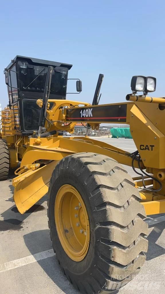 CAT 140 K 平土機