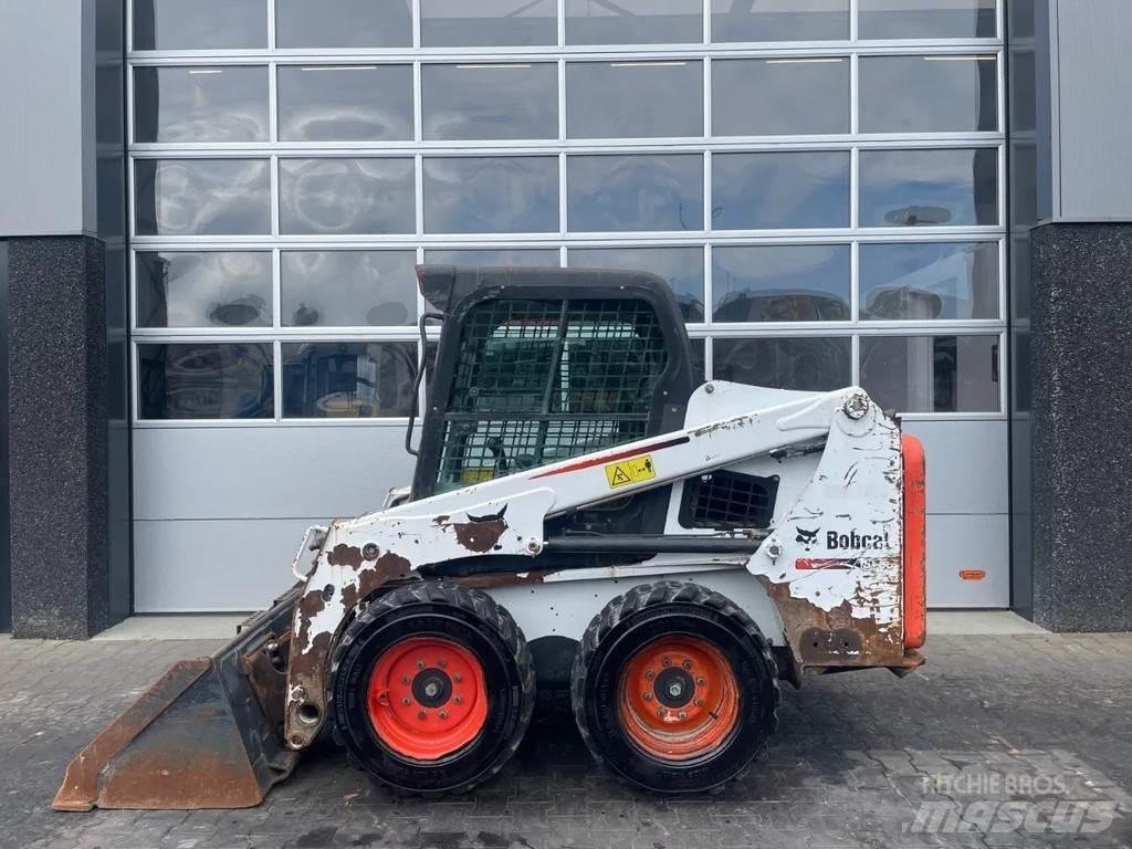 Bobcat S450 滑移轉向裝載機