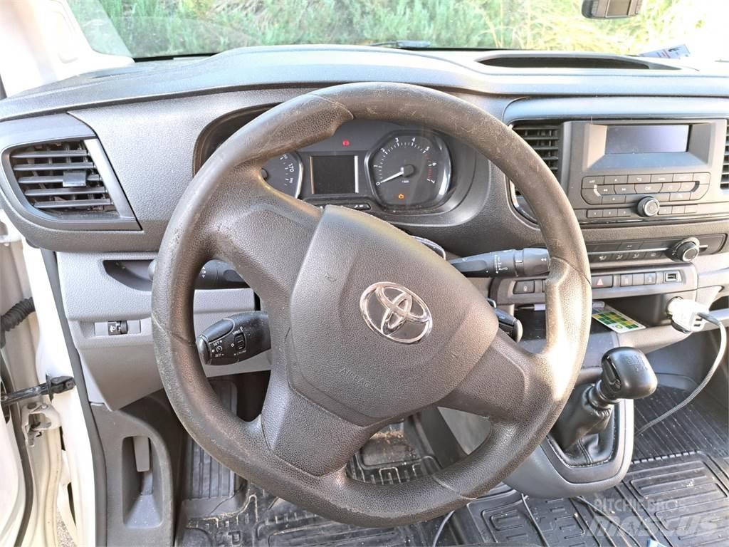 Toyota PROACE 汽車