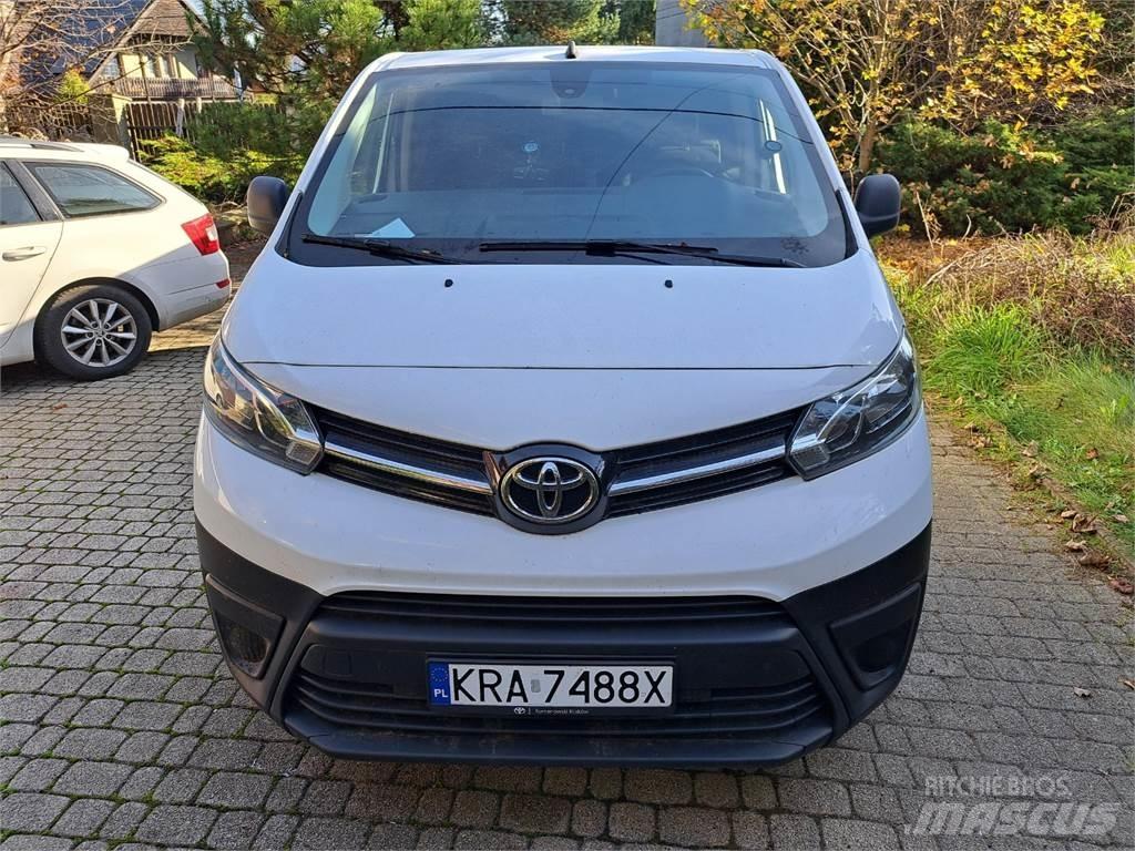 Toyota PROACE 汽車