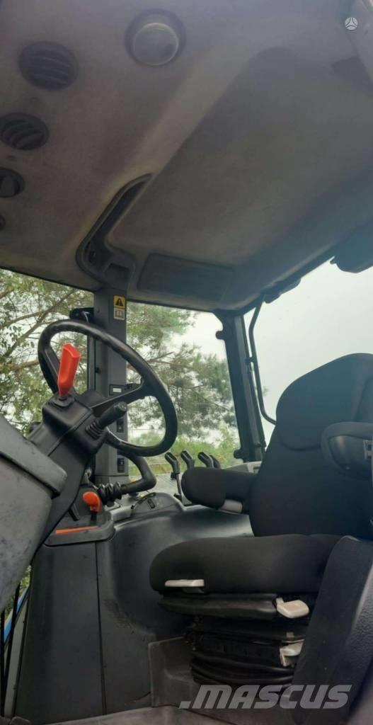 New Holland TM 150 曳引機