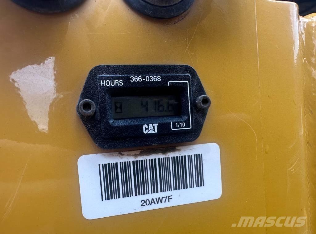 CAT CB 1.7 雙輪滾壓機