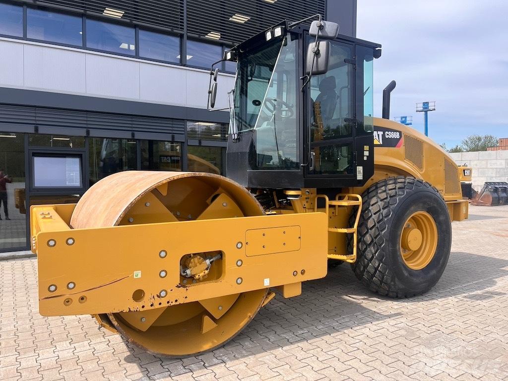 CAT CS 66 B 單輪滾壓機