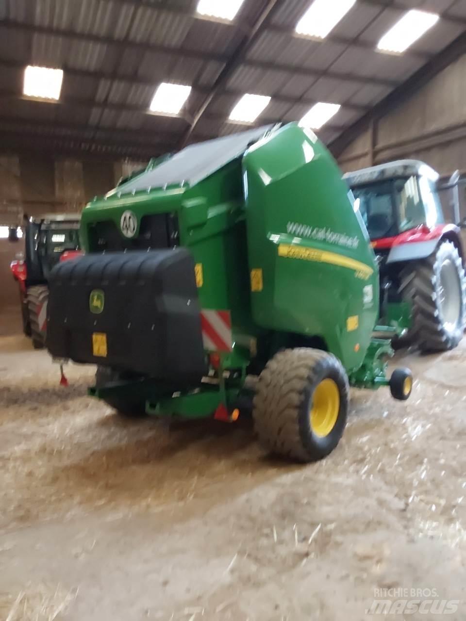 John Deere V 451 M 圓型牧草打包機