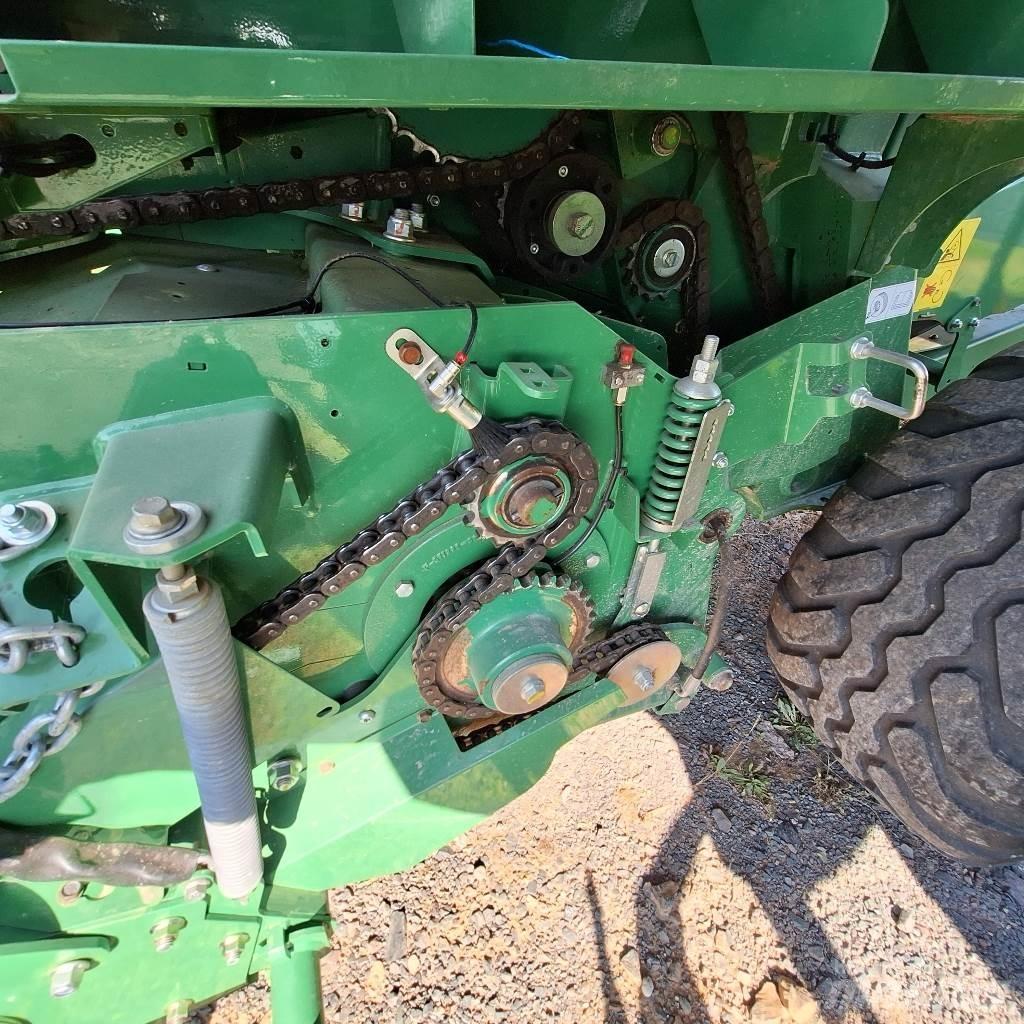 John Deere V 451 M 圓型牧草打包機