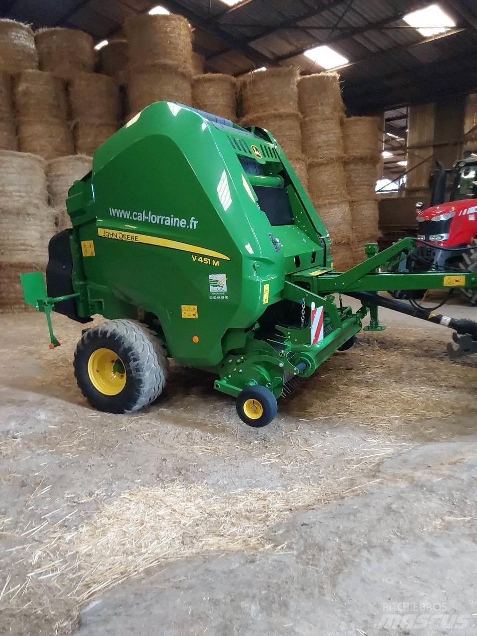 John Deere V 451 M 圓型牧草打包機