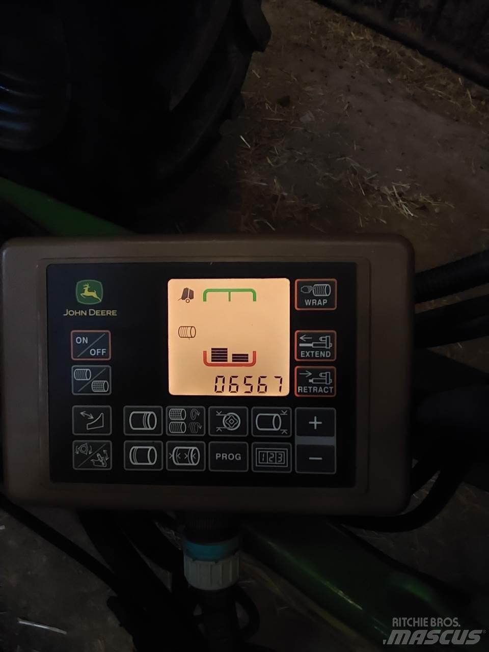 John Deere V 451 M 圓型牧草打包機