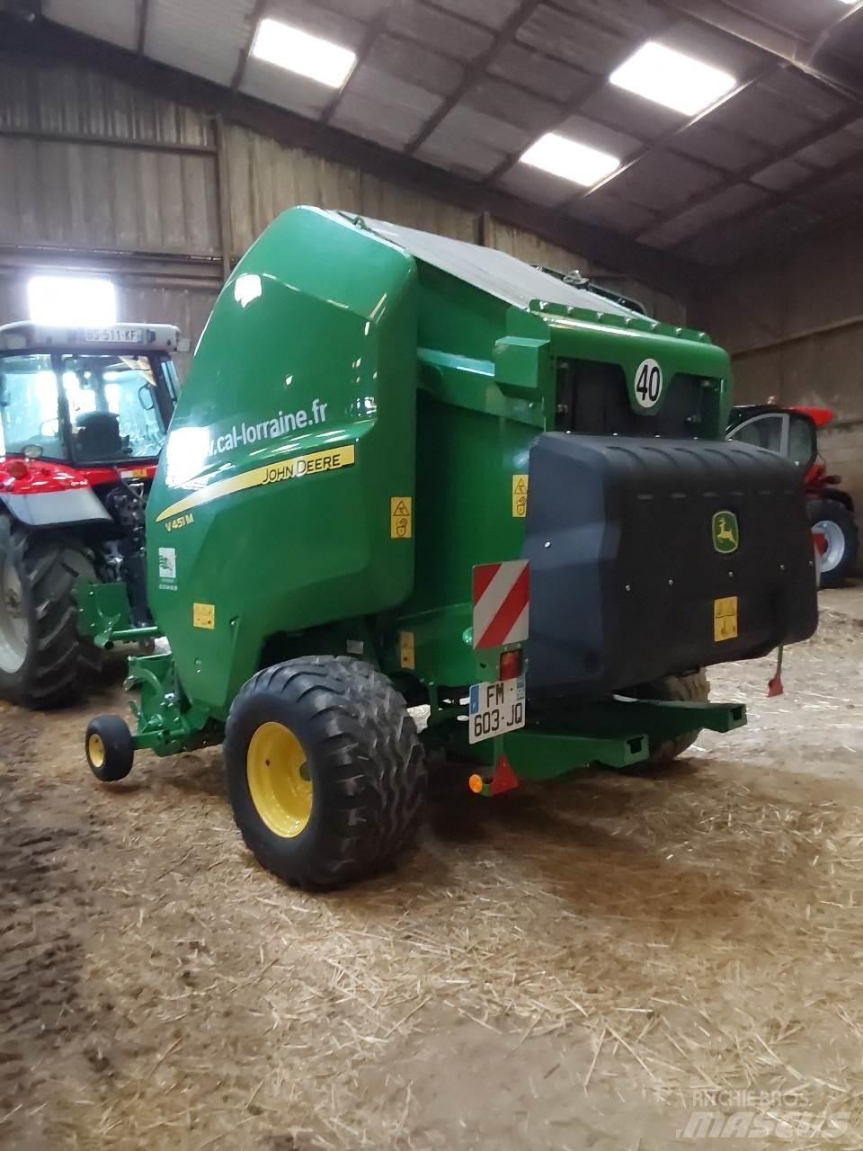 John Deere V 451 M 圓型牧草打包機