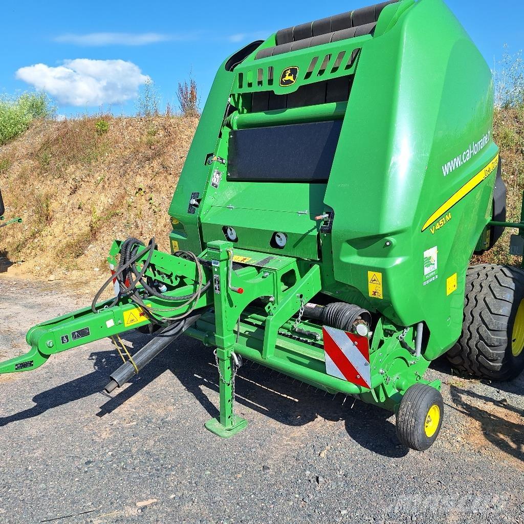 John Deere V 451 M 圓型牧草打包機