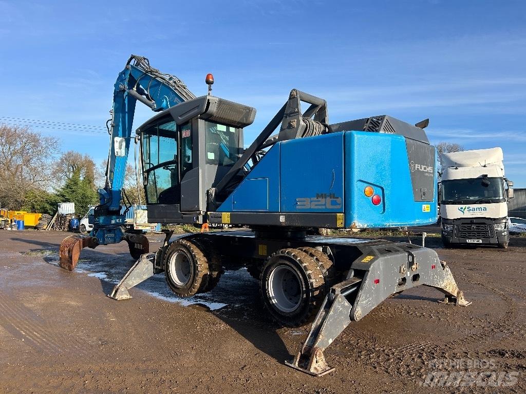Fuchs MHL 320 T4F 廢棄物/工業用操作車