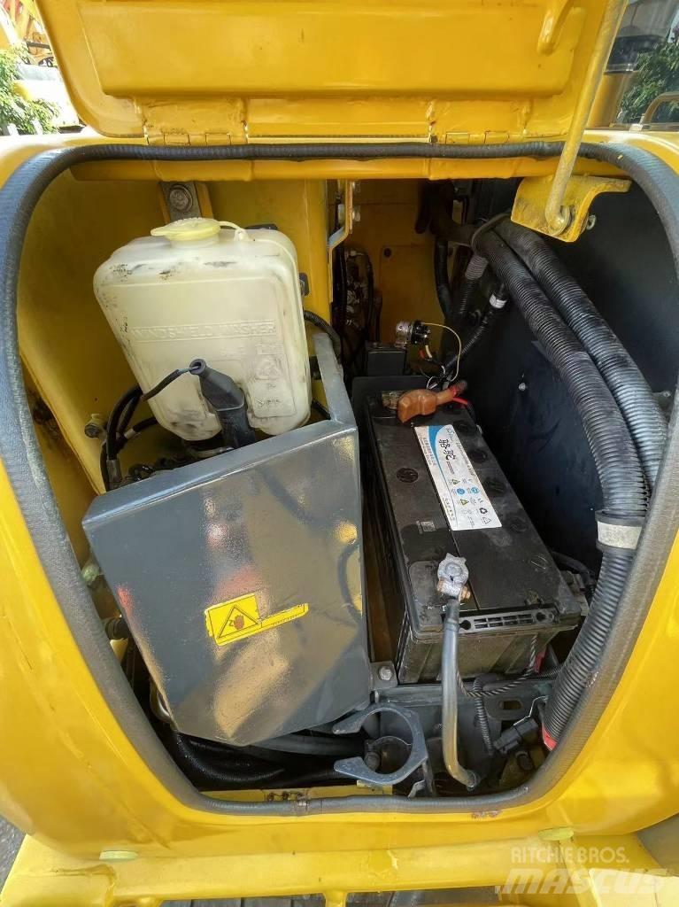 Komatsu PC 220-8 小型挖土機/掘鑿機<7t(小型挖掘機)