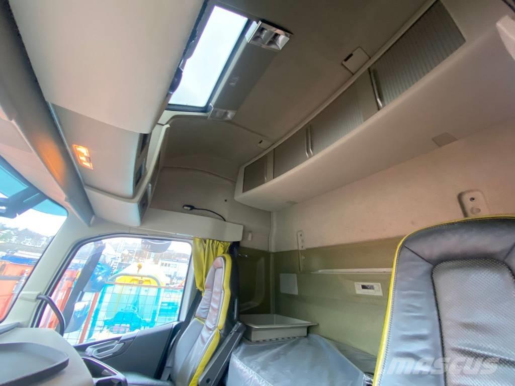 Volvo FH16 6X2 貨箱式卡車