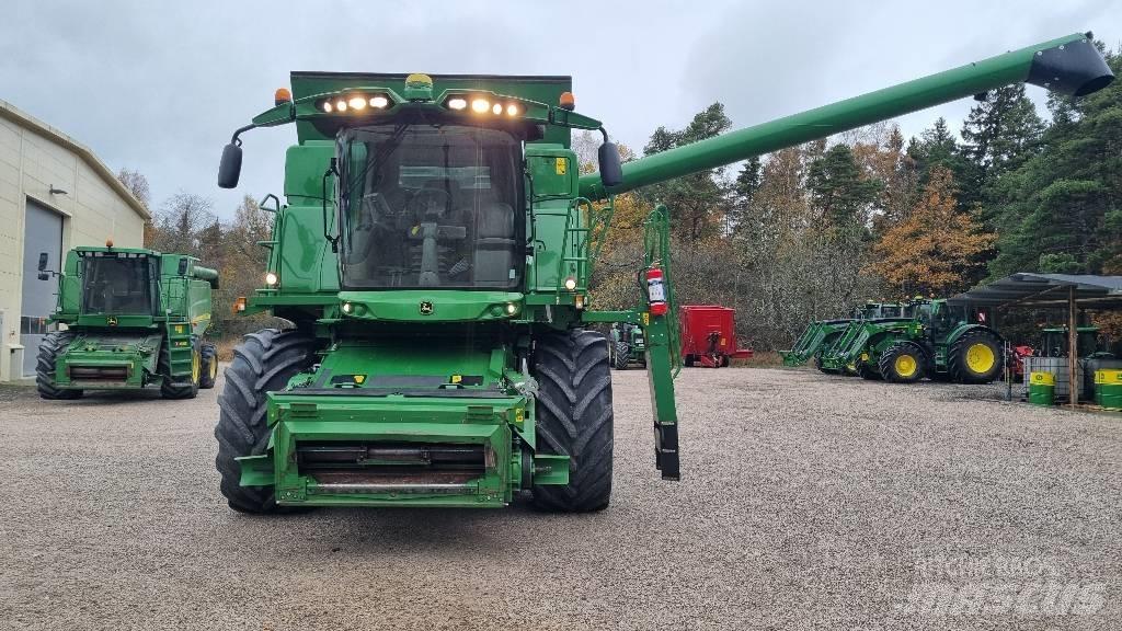 John Deere T670i 聯合收穫機