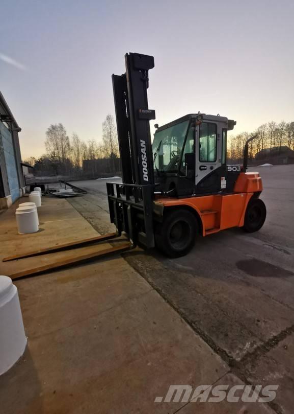 Doosan D90S-7 柴油卡車