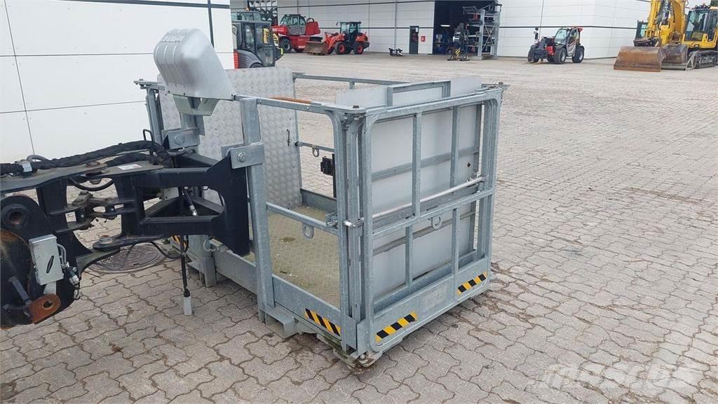 Manitou MRT2540MS 伸縮臂操作車
