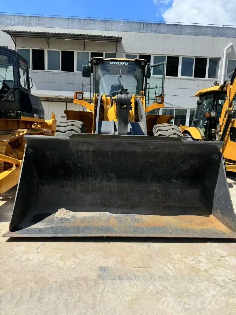 Volvo L 105 輪胎式裝載機