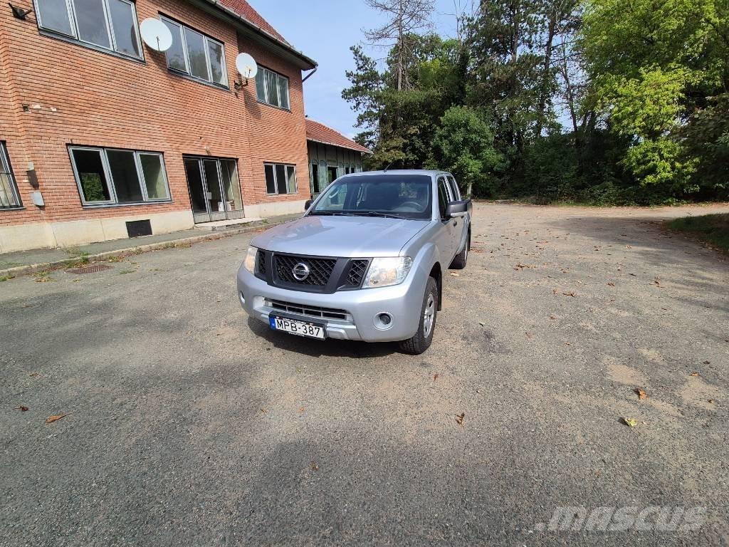 Nissan Navara 皮卡.傳統半斗卡車/側卸板
