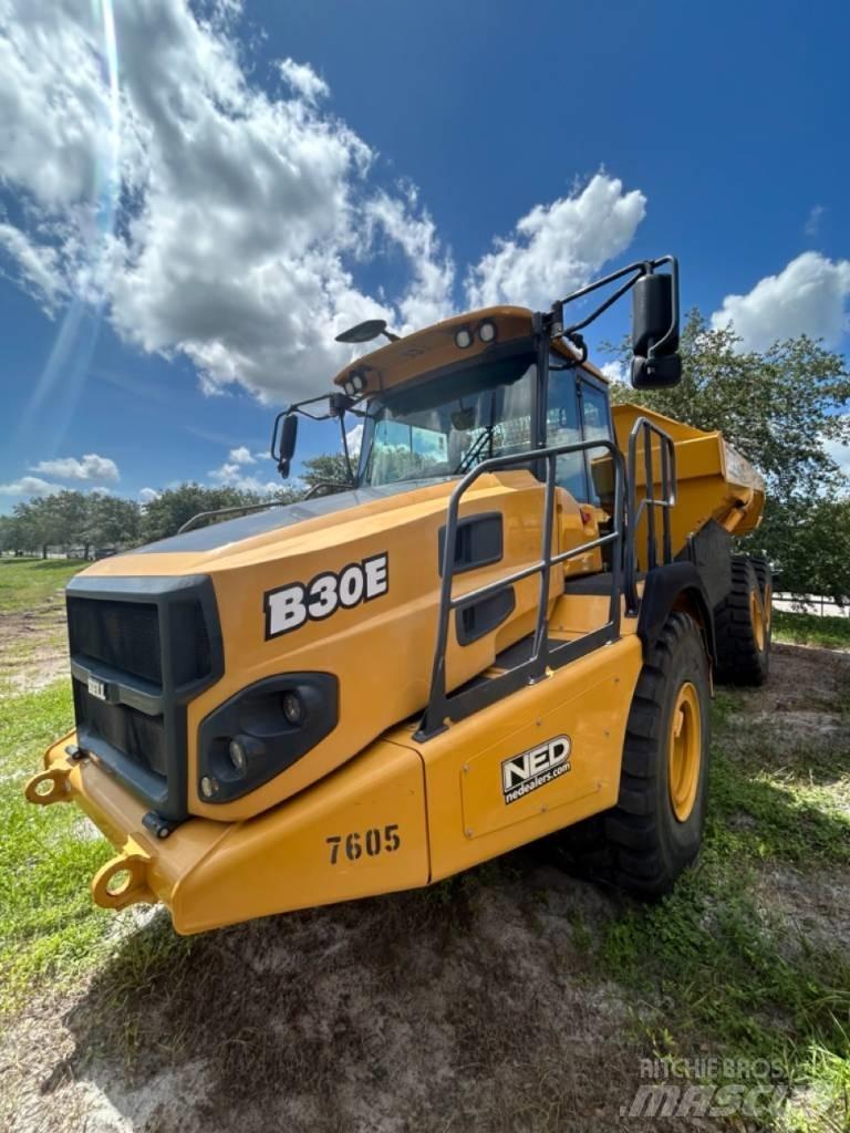 Bell B30E 鉸接式起吊車