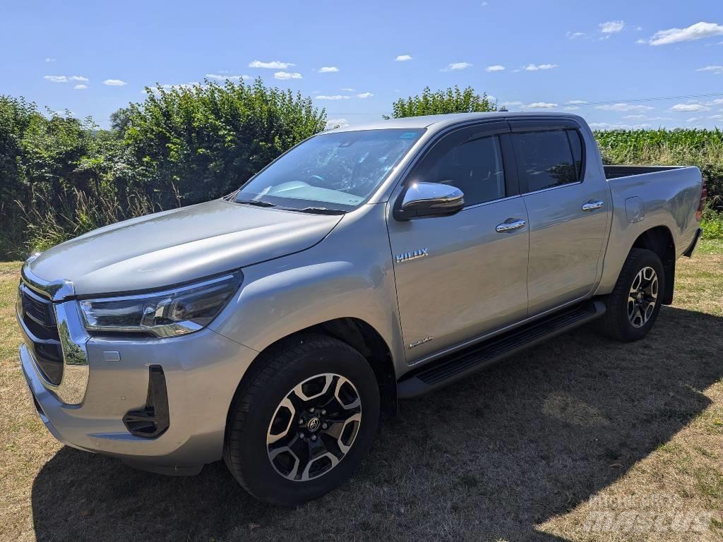 Toyota Hilux 皮卡.傳統半斗卡車/側卸板