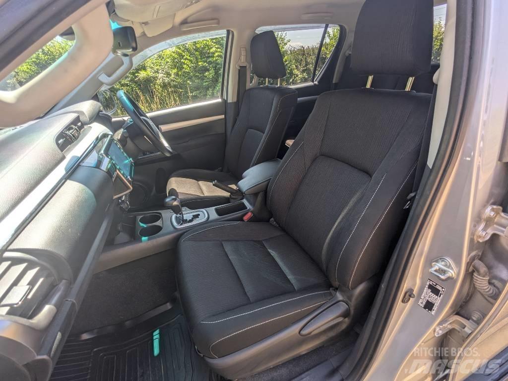 Toyota Hilux 皮卡.傳統半斗卡車/側卸板