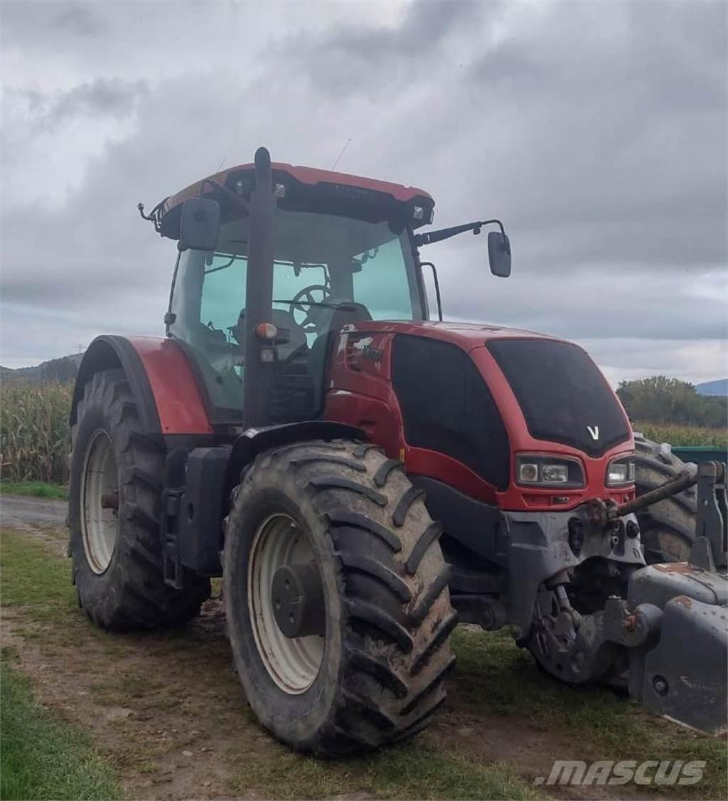 Valtra S352 曳引機