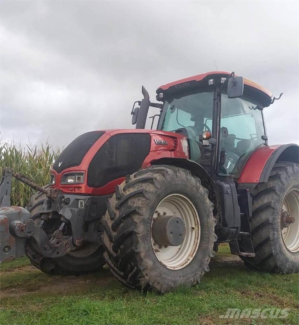 Valtra S352 曳引機