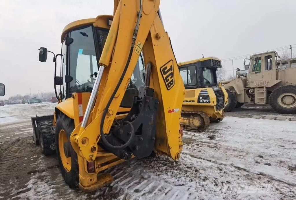 JCB 3CX 反鏟裝載機