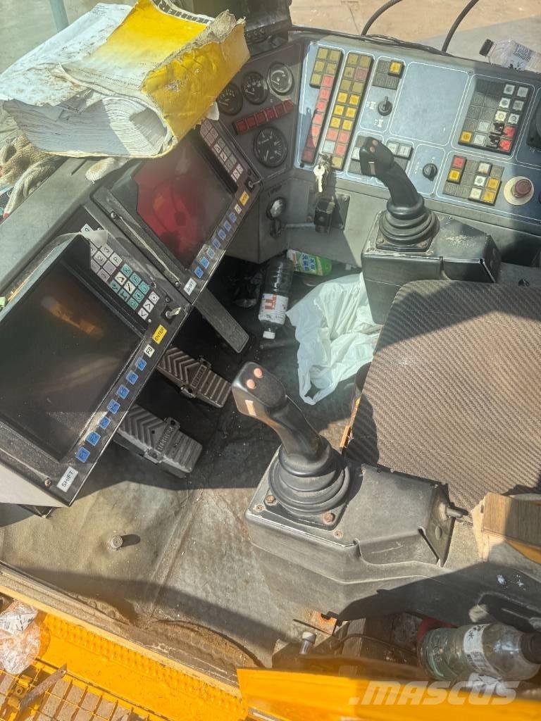 Liebherr LR 1400-2 履帶式起重機