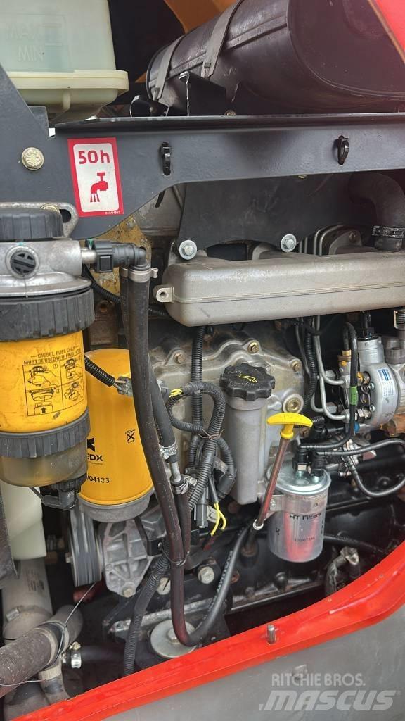JCB 528-70 伸縮臂操作車