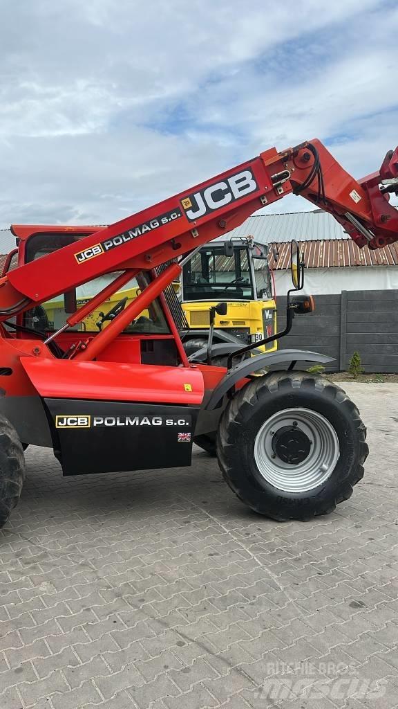 JCB 528-70 伸縮臂操作車