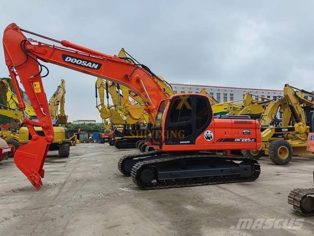 Doosan DX 225 LC 履帶式 挖土機/掘鑿機/挖掘機