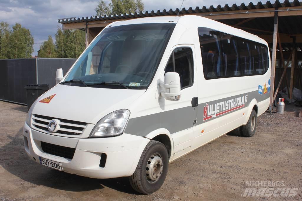 Iveco Daily 迷你巴士