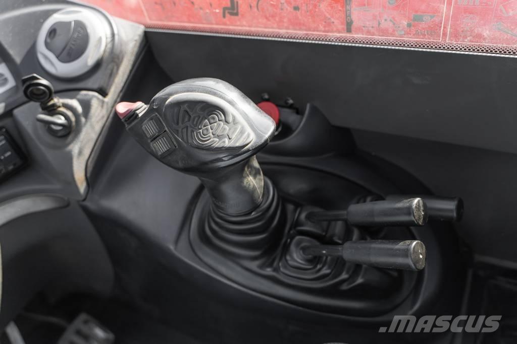 Manitou MT 1135 伸縮臂操作車
