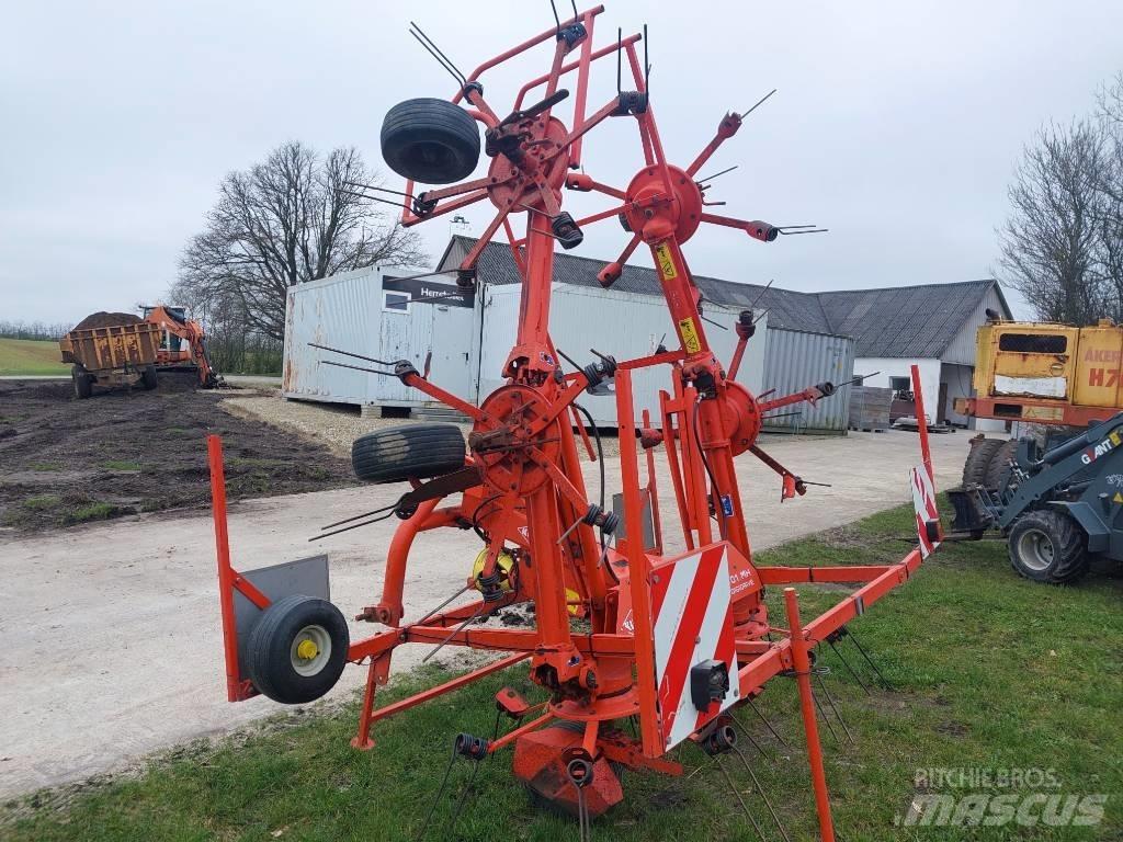 Kuhn GF 6401 M H 耙與翻草機
