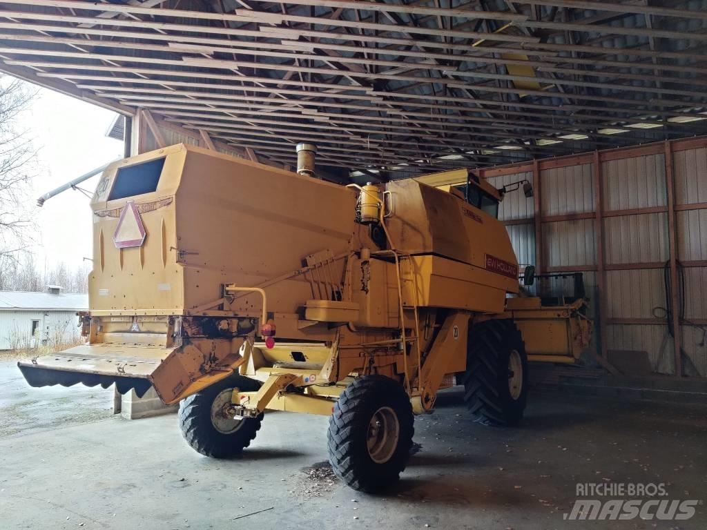 New Holland 8030 聯合收穫機