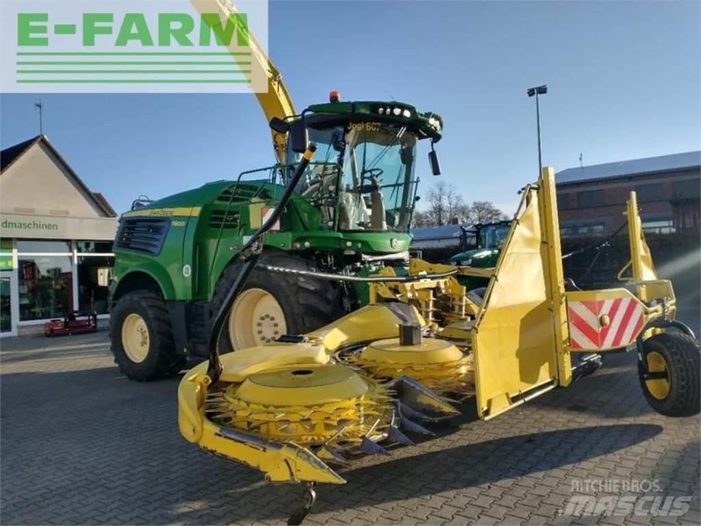 John Deere 9800 自走式飼料採集機