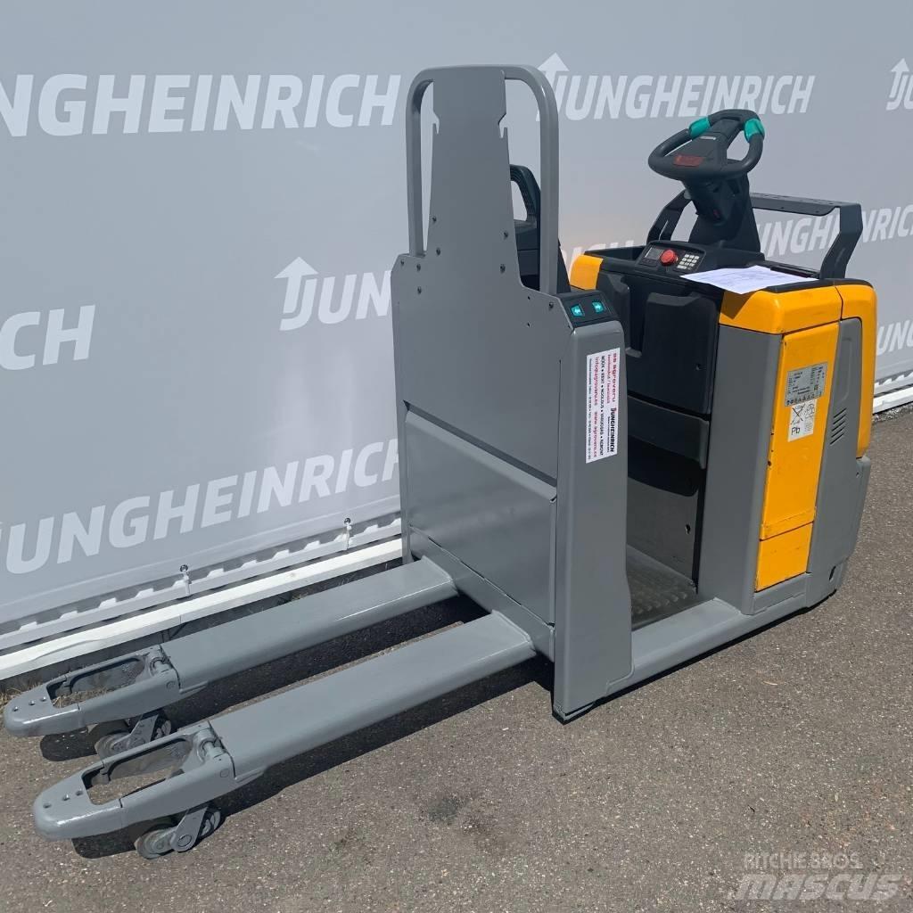 Jungheinrich ECE 220 低架裝載機