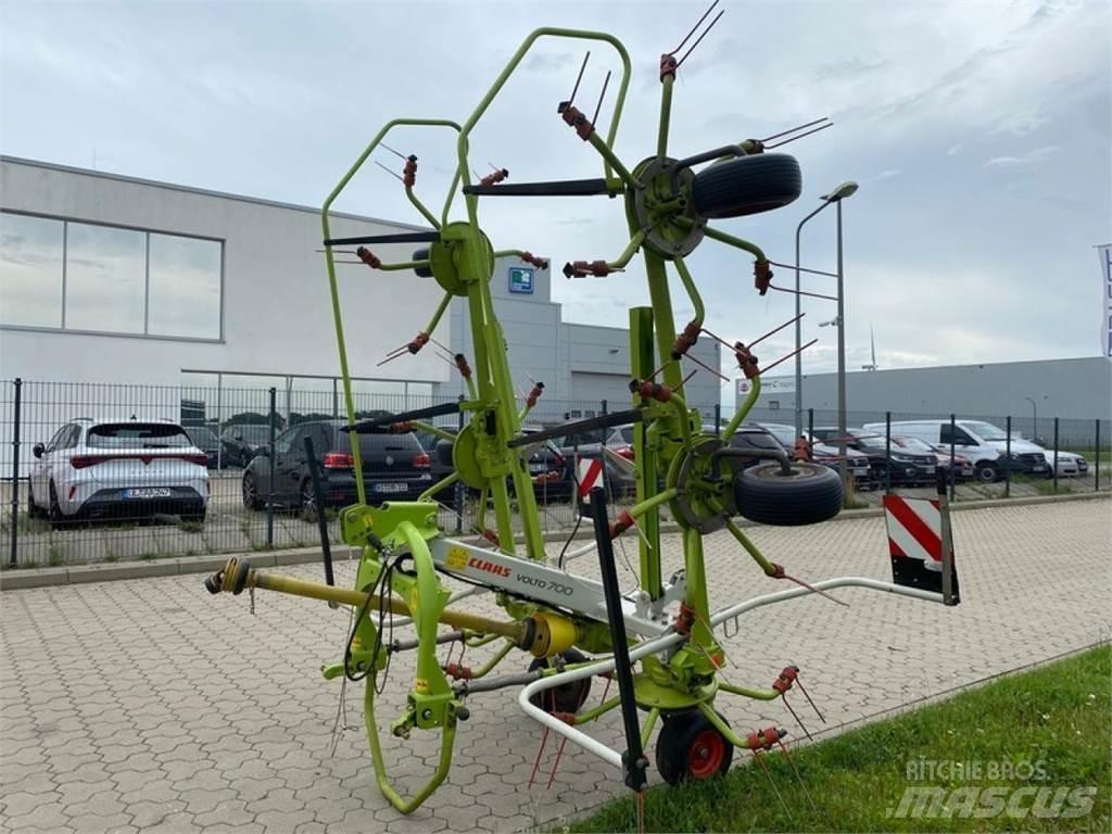 CLAAS VOLTO 700 耙與翻草機