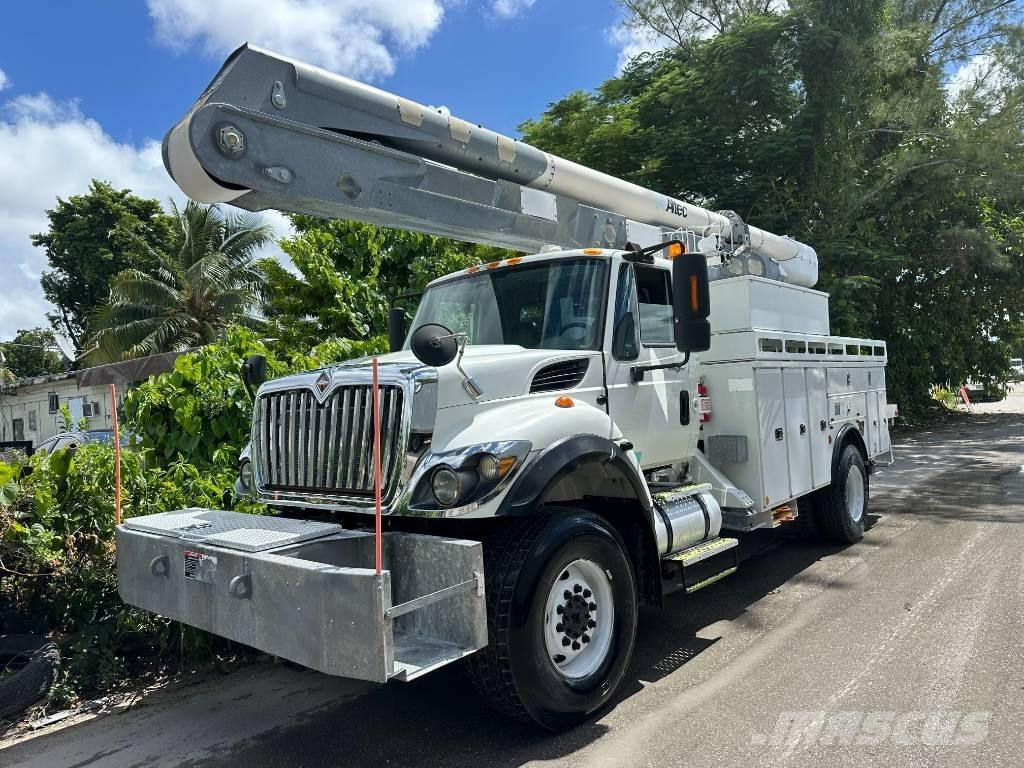 International 7300 卡車裝載高空作業車