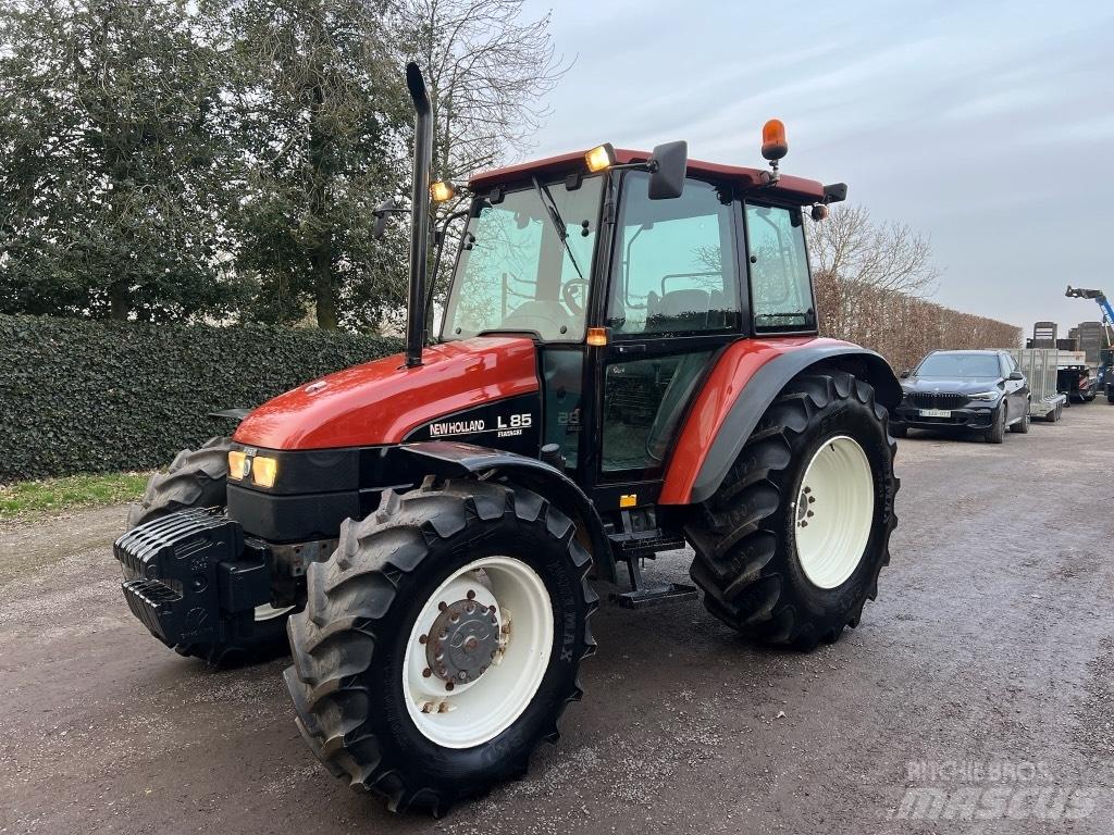 New Holland L 85 DT 曳引機