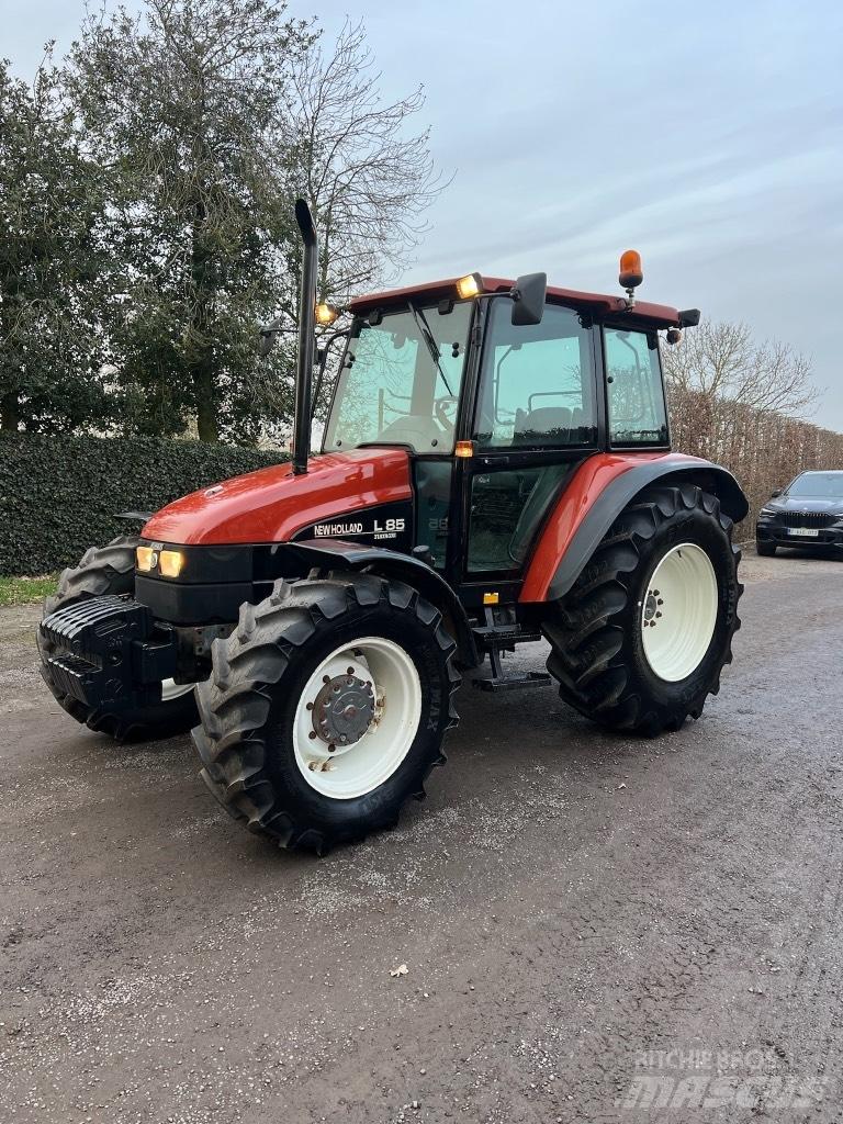 New Holland L 85 DT 曳引機