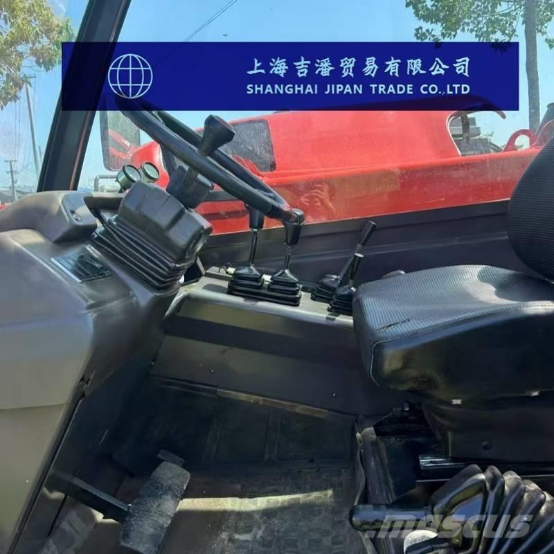 Manitou MT 1235 伸縮臂操作車