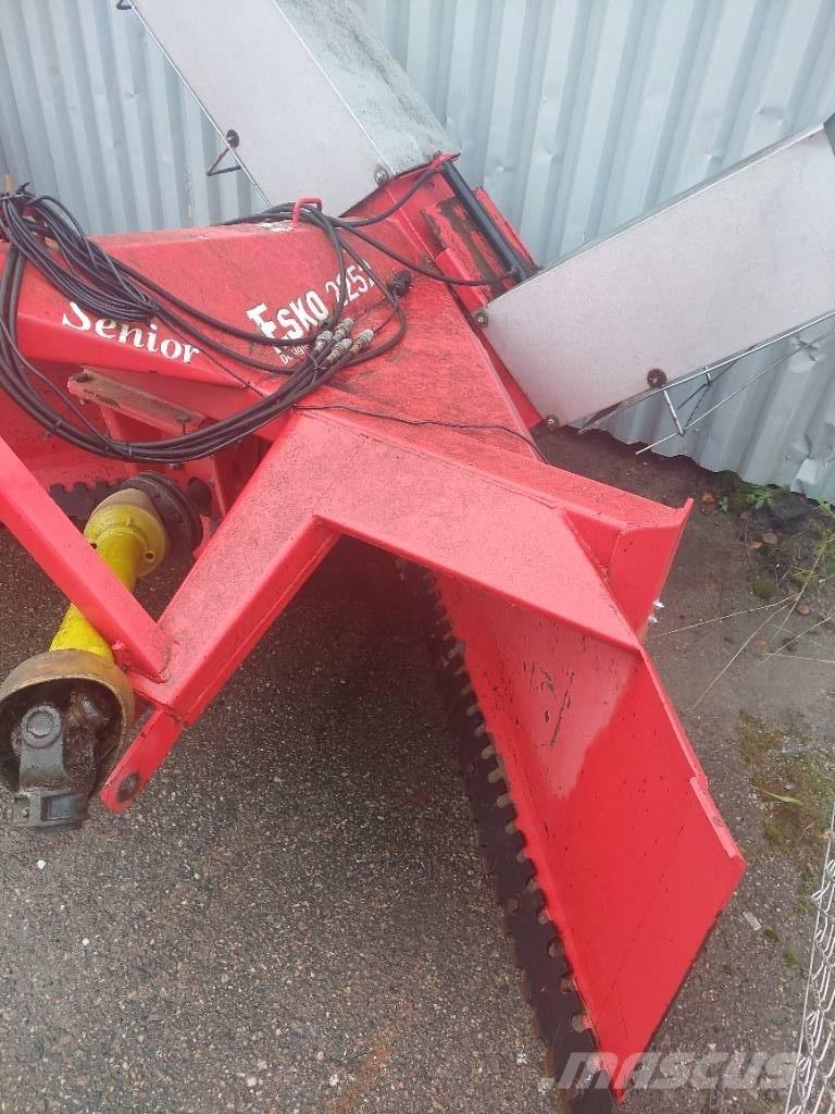 Esko 2252 H 掃雪機
