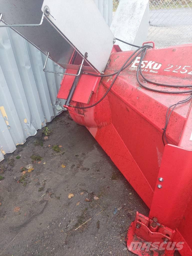 Esko 2252 H 掃雪機