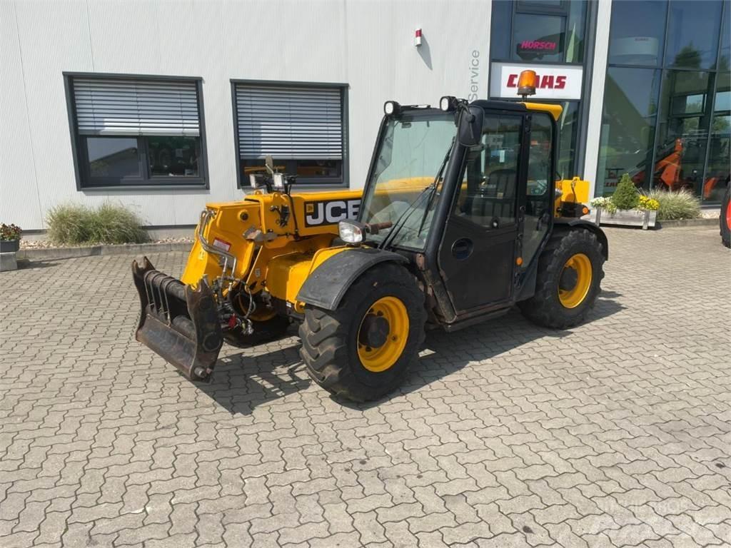 JCB 525.60 伸縮臂操作車
