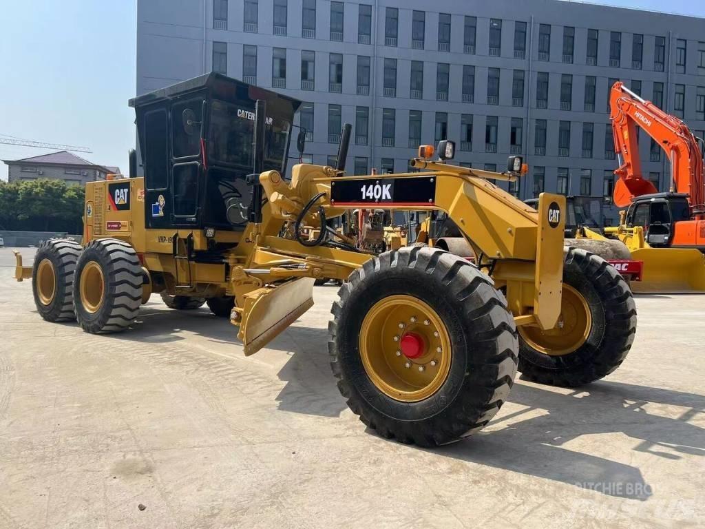 CAT 140 K 平土機
