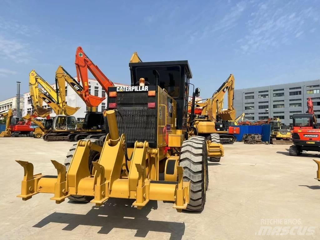 CAT 140 K 平土機