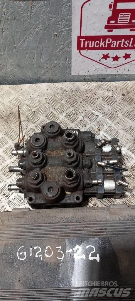 MAN TGA divider 油壓